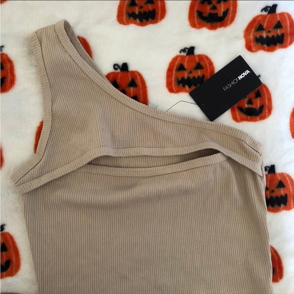 Fashion Nova One Shoulder Crop Top - Picture 4 of 4
